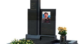 Мемориальный комплекс из черного гранита